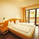 Haus Hubertus 2* וואגריין