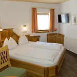 Haus Hubertus 2* וואגריין