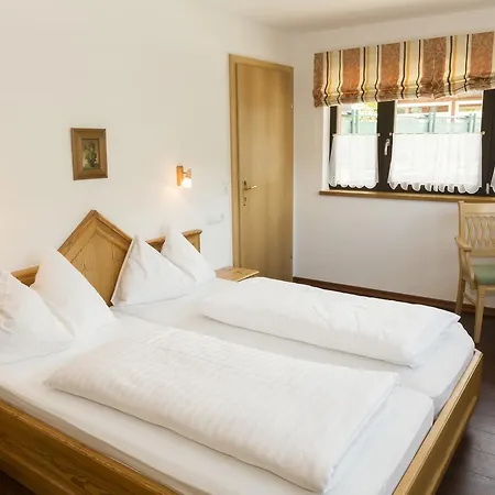 מלון Haus Hubertus 2*