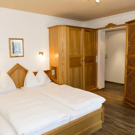מלון Haus Hubertus 2*